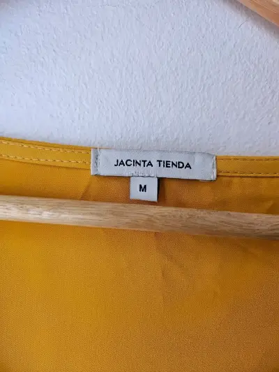 Blusa amarilla con volantes Jacinta Tienda - miniatura 2