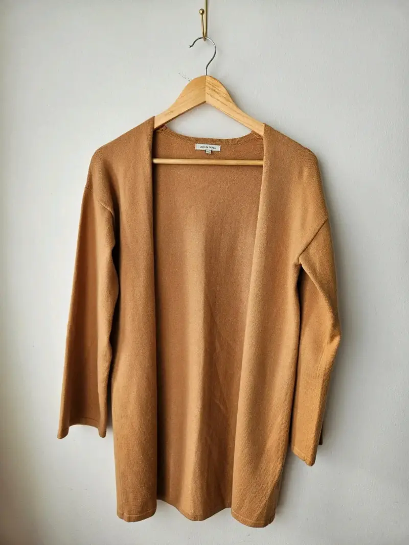 Cárdigan abierto color camel para mujer