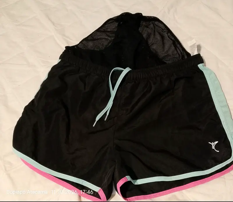 Short deportivo mujer negro con detalles celestes - 4
