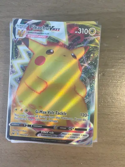 Carta Pokémon Pikachu VMAX Gigantamax - miniatura 1