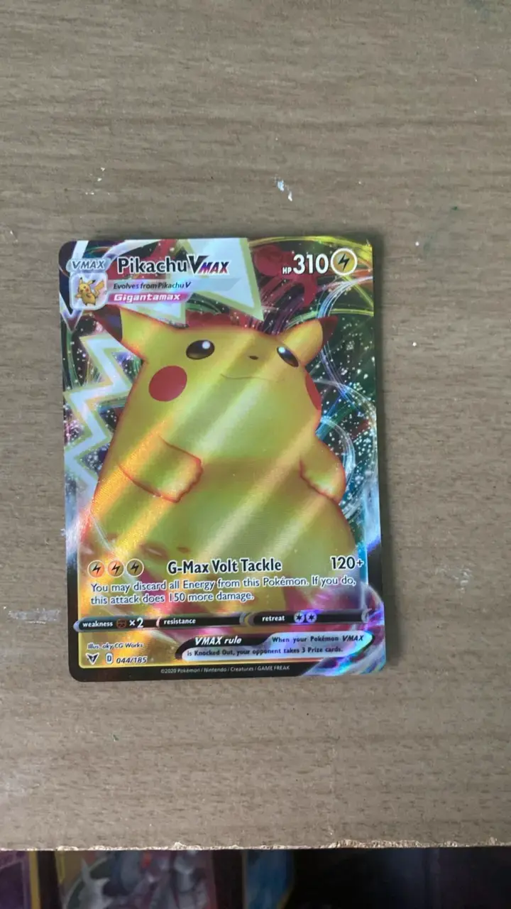 Carta Pokémon Pikachu VMAX Gigantamax - 3
