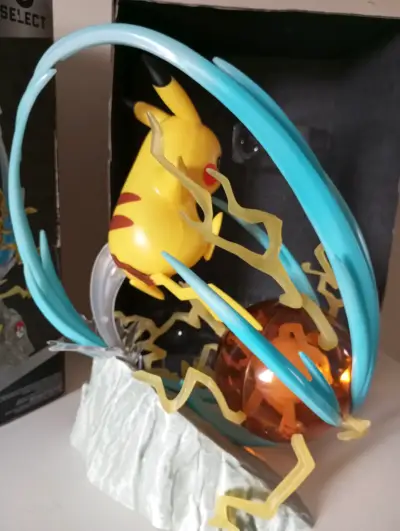 Figura de lujo Pikachu con efectos de luz - miniatura 5
