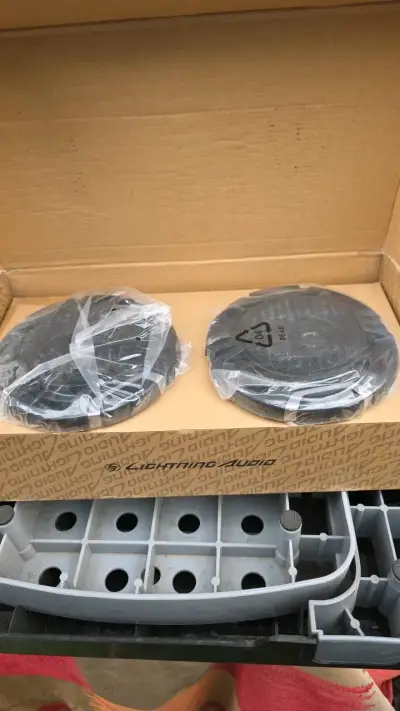 Parlantes Lightning Audio para auto nuevos - miniatura 1