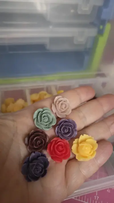 Caja con elementos para bisutería - miniatura 1