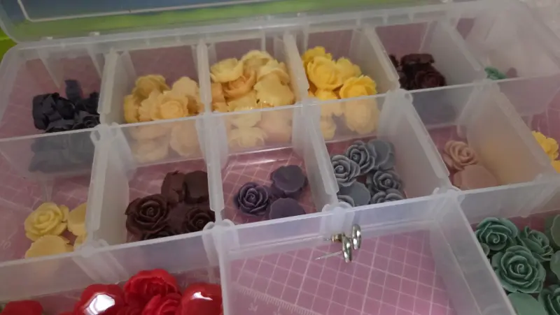 Caja con elementos para bisutería - 2
