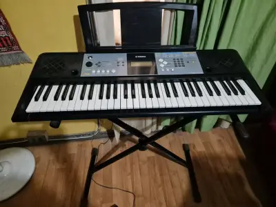 Teclado Yamaha PSR-E233 61 teclas + soporte - miniatura 1