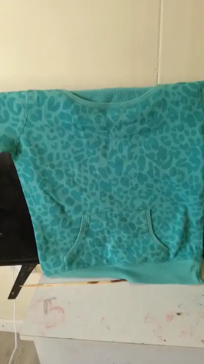 Polerón verde estampado de leopardo para mujer - miniatura 1