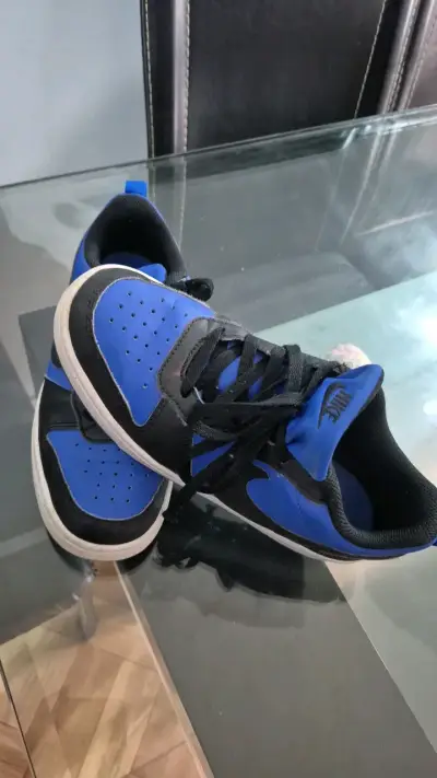 Zapatillas deportivas Nike azules y negras - miniatura 3