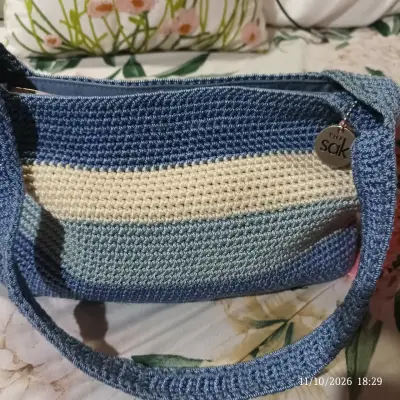 Cartera tejida a crochet The Sak azul y beige - miniatura 1