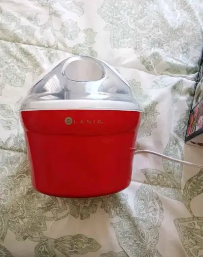 Máquina para hacer helados Blanik roja - miniatura 1