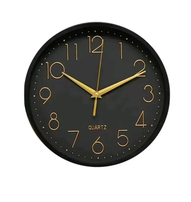 Reloj de Pared Negro con Números Dorados
