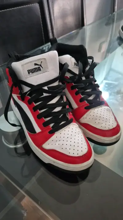 Zapatillas deportivas Puma blancas y rojas - miniatura 1
