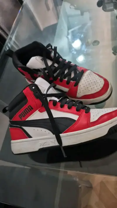Zapatillas deportivas Puma blancas y rojas - miniatura 2