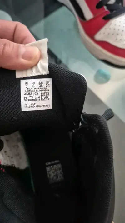 Zapatillas deportivas Puma blancas y rojas - miniatura 3