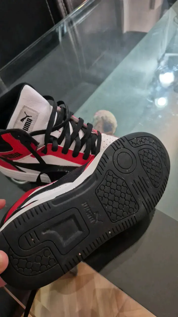 Zapatillas deportivas Puma blancas y rojas - 4