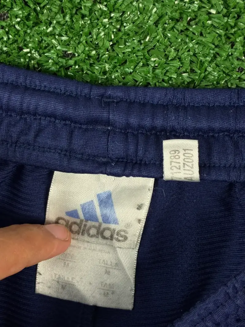 Shorts deportivos Adidas azul con franjas - 2
