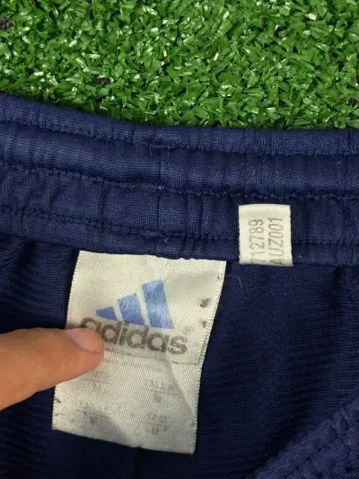 Shorts deportivos Adidas azul con franjas - miniatura 2