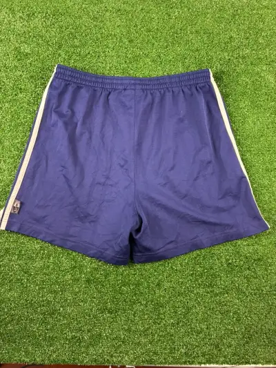 Shorts deportivos Adidas azul con franjas - miniatura 4