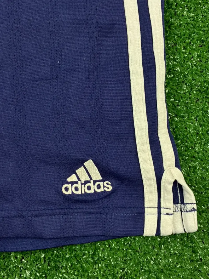 Shorts deportivos Adidas azul con franjas - 5