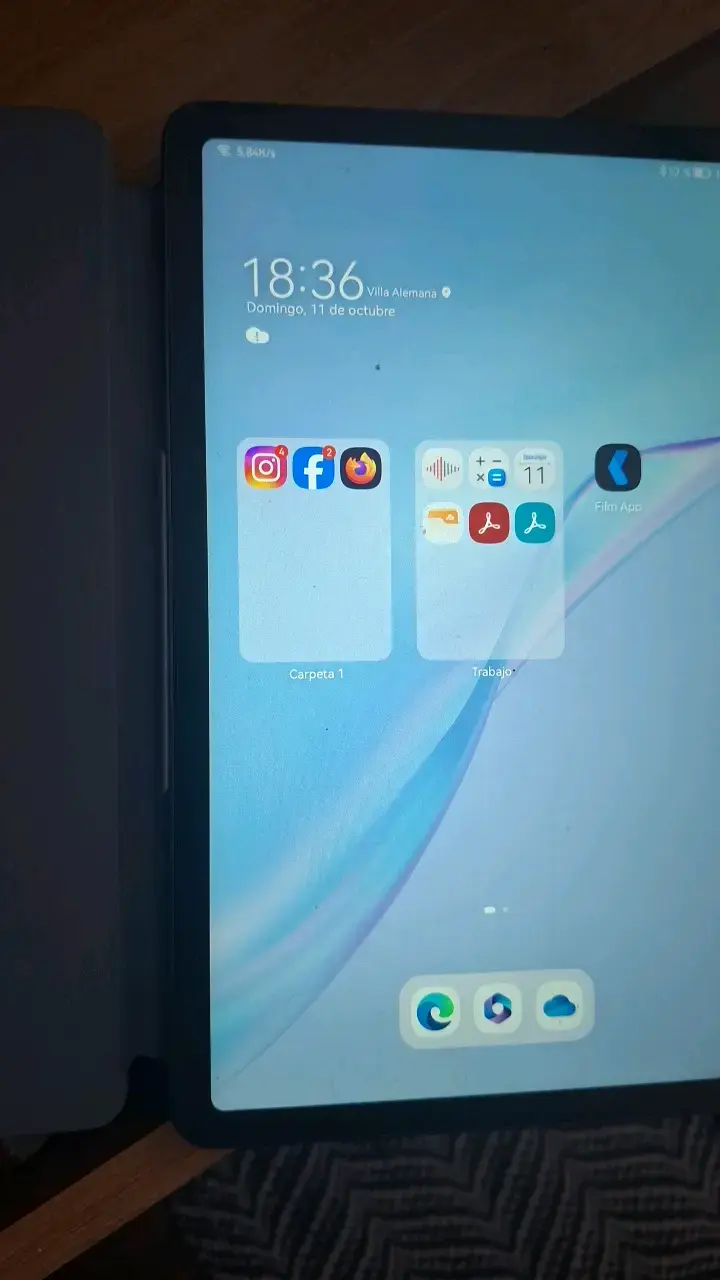 Tablet Huawei con funda protectora gris - 2