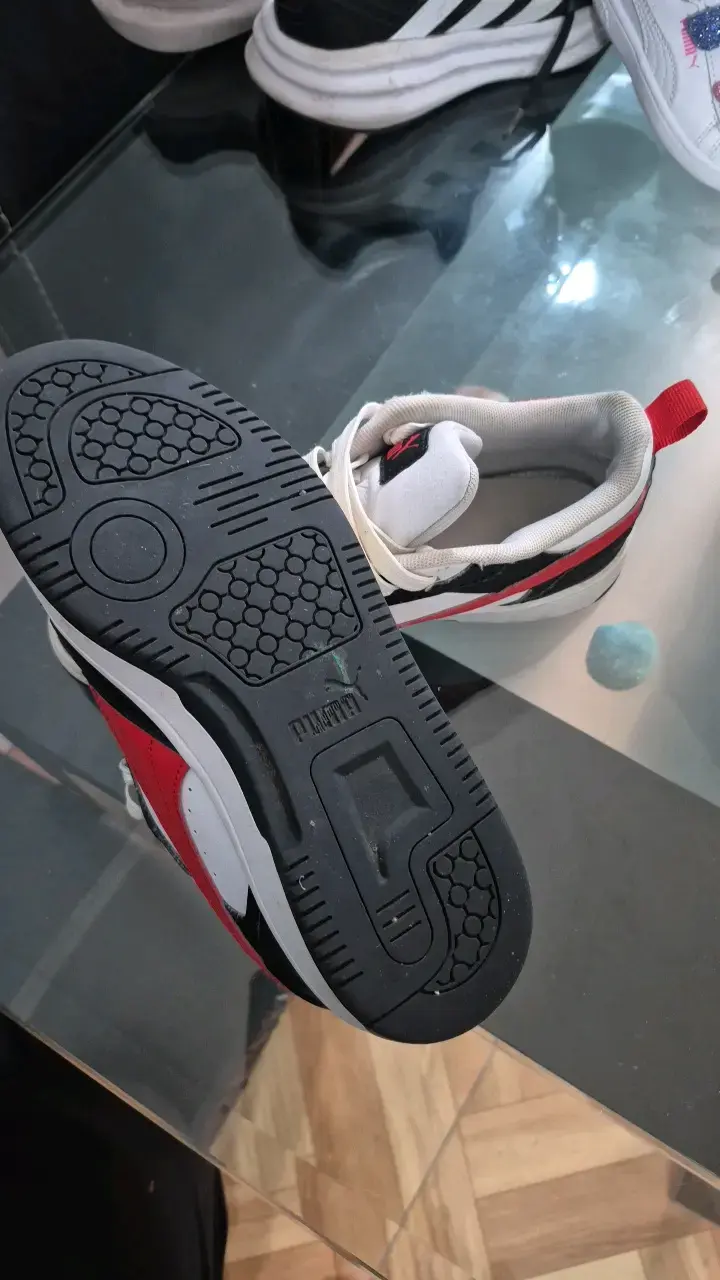 Zapatillas deportivas Puma blancas y rojas - 3