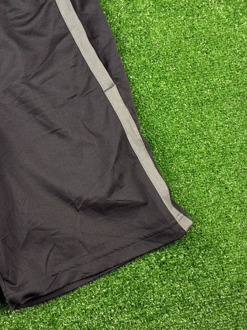Shorts deportivos negros Under Armour para hombre - 4