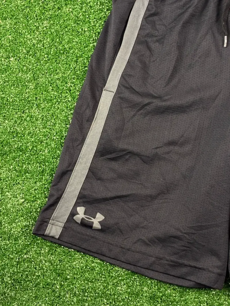 Shorts deportivos negros Under Armour para hombre - 5