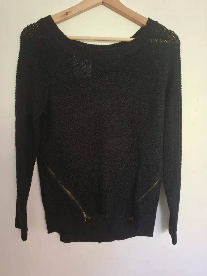 Suéter negro con cierres decorativos Talla Única - 2