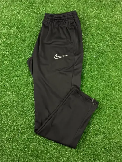 Pantalones deportivos negros Nike para hombre - miniatura 3