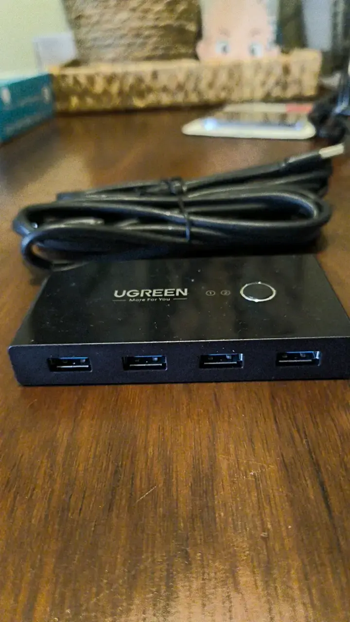 Selector Conmutador USB UGREEN 2x4 (Para 2 PC / No - 2