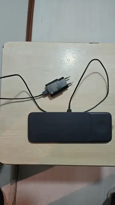 Samsung Wireless Charger Trio (modelo EP-P6300) - miniatura 1
