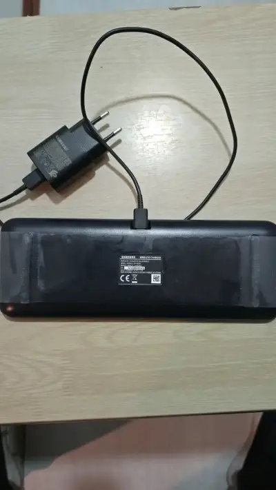 Samsung Wireless Charger Trio (modelo EP-P6300) - miniatura 2