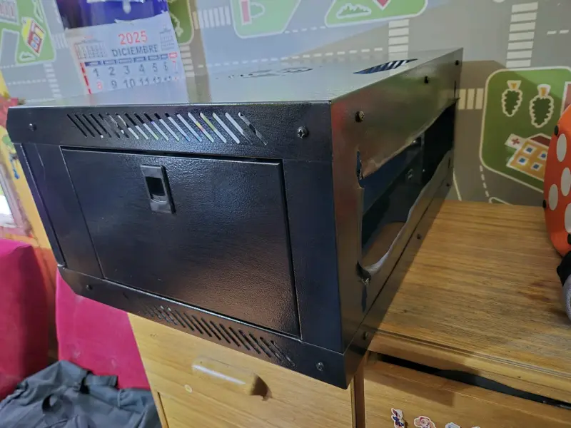 Gabinete Rack Mural IAIT 19” con Puerta Vidrio - 2