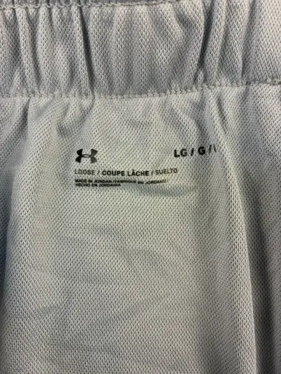 Shorts deportivos grises Under Armour para hombr L - miniatura 2