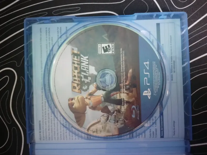 Juego PS4 Ratchet & Clank en buen estado - 3