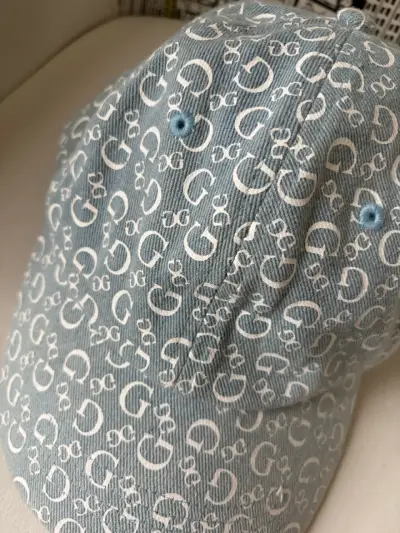 Gorra de mezclilla marca Guess - miniatura 2
