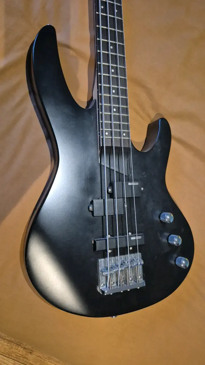 Bajo eléctrico LTD negro de 4 cuerdas - 2