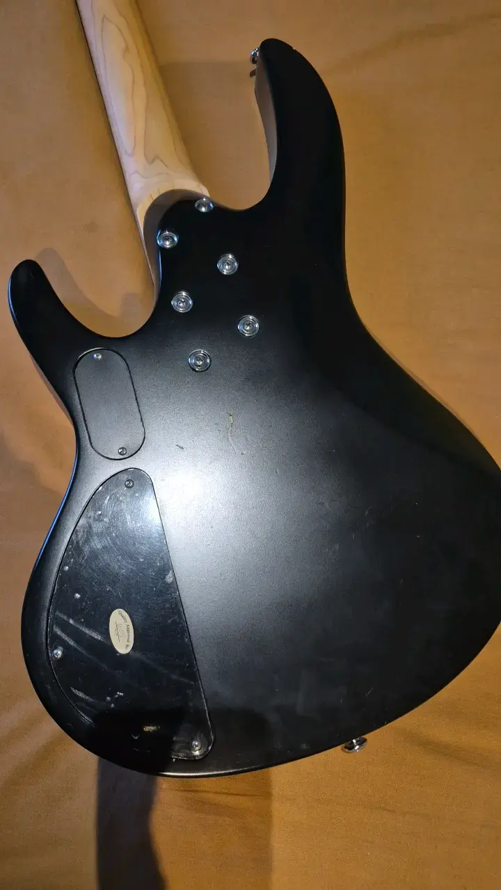 Bajo eléctrico LTD negro de 4 cuerdas - 4