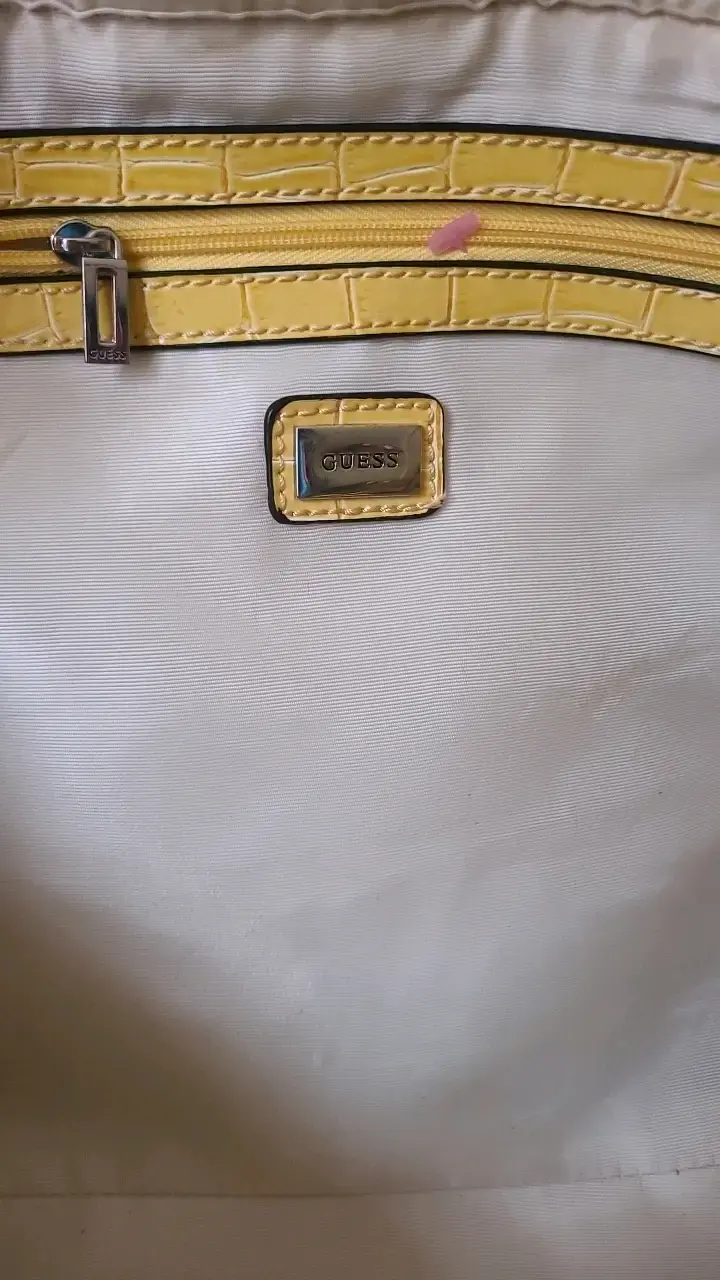 Bolso amarillo de cuero sintético con diseño de cocodrilo - 5