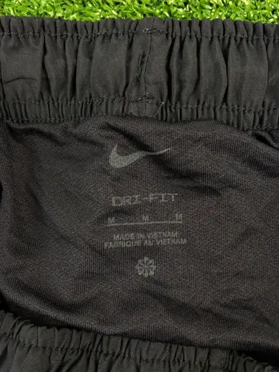 Shorts deportivos Nike negros para mujer M - miniatura 2