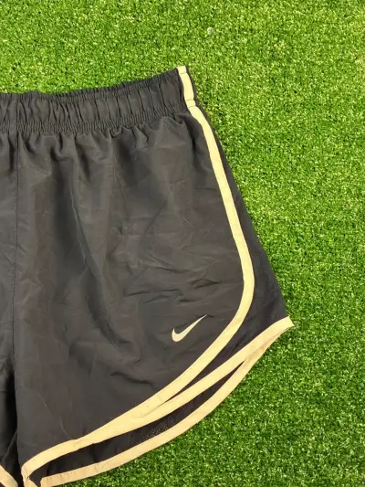 Shorts deportivos Nike negros para mujer M - miniatura 4