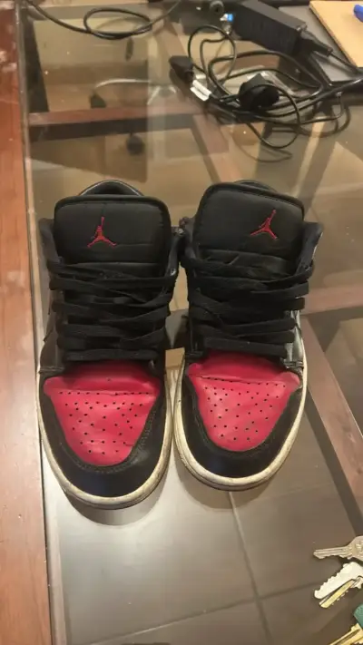 Zapatillas Air Jordan 1 Retro Negro Rojo - miniatura 1