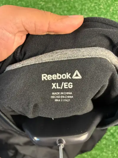 Polerón deportivo negro Reebok con cierre - miniatura 2