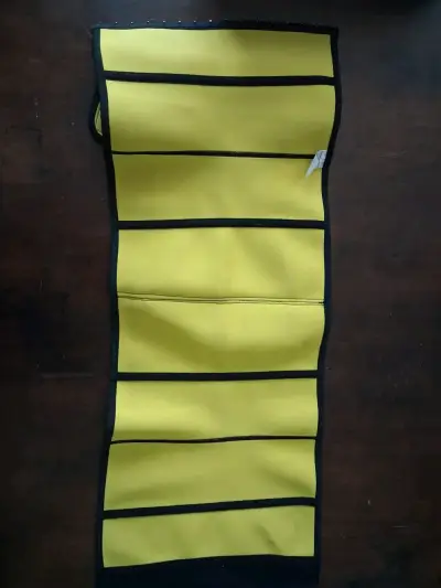 Faja reductora deportiva negra y amarilla - miniatura 2