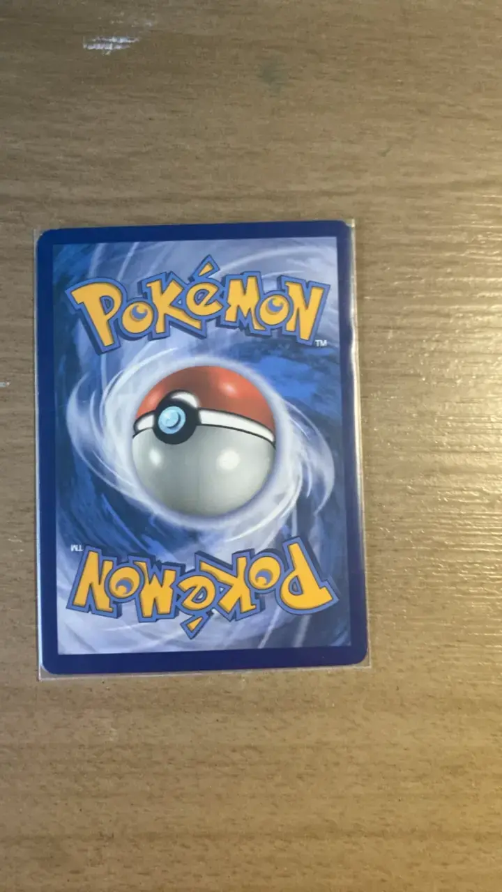Carta Pokémon Pikachu GX holográfica - 2