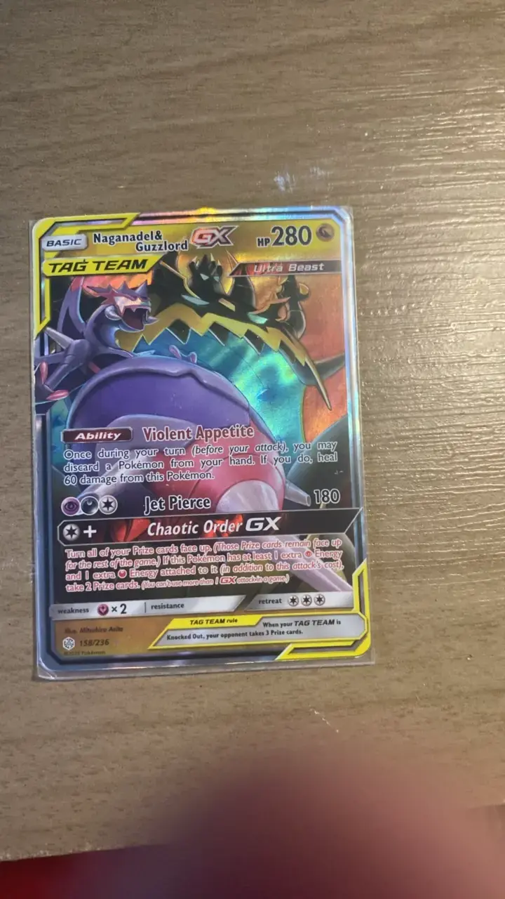 Carta Pokémon Naganadel & Guzzlord GX Ultra Rara - 1
