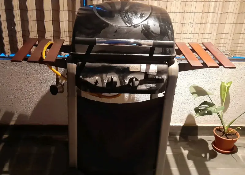 Parrilla a gas Mr. Beef con estantes laterales - 2