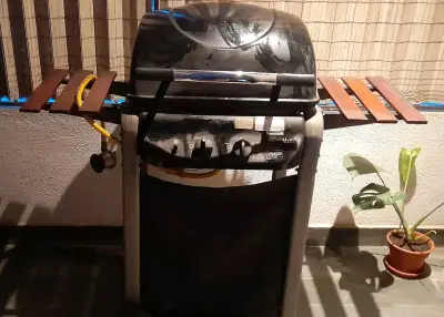 Parrilla a gas Mr. Beef con estantes laterales - miniatura 2