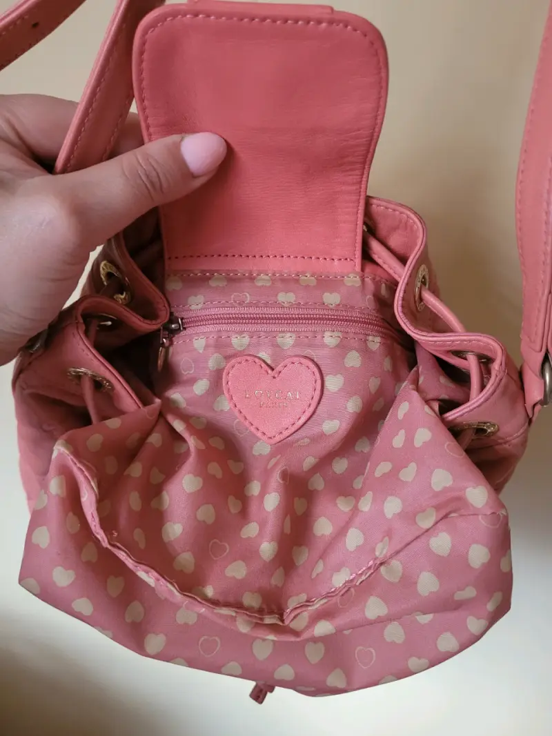Bolso bandolera acolchado rosa con cierre de corazón - 5