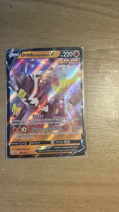 Carta Pokémon Urshifu Golpe Brusco V holográfica - miniatura 1